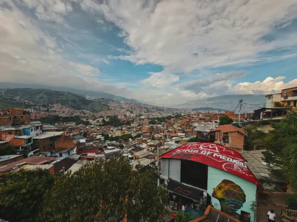 Immersion Authentique dans la Comuna 13 - Image 3